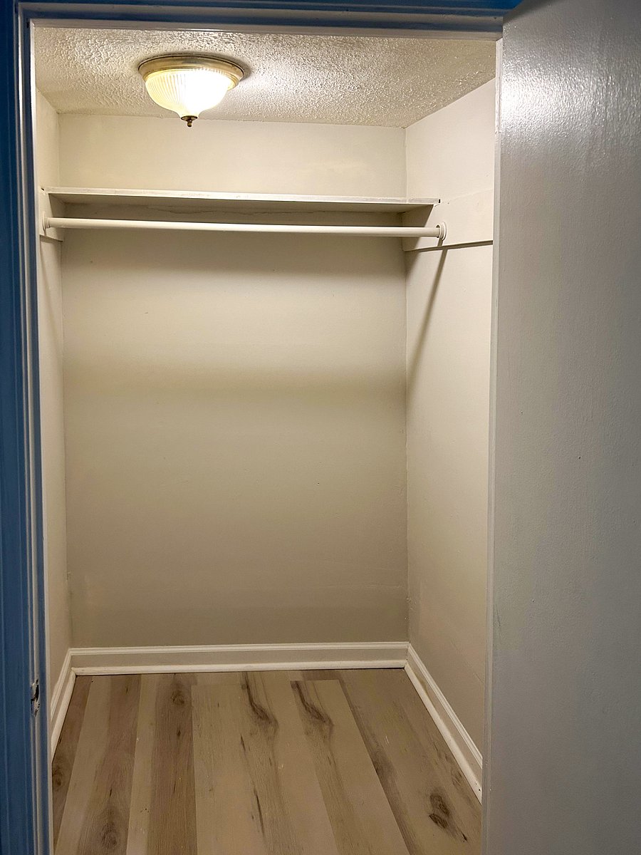Room 6 - Closet