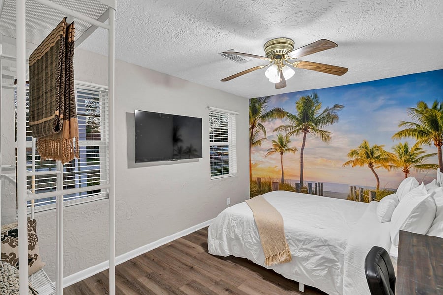 Wake up next to the white sandy beaches of Miami