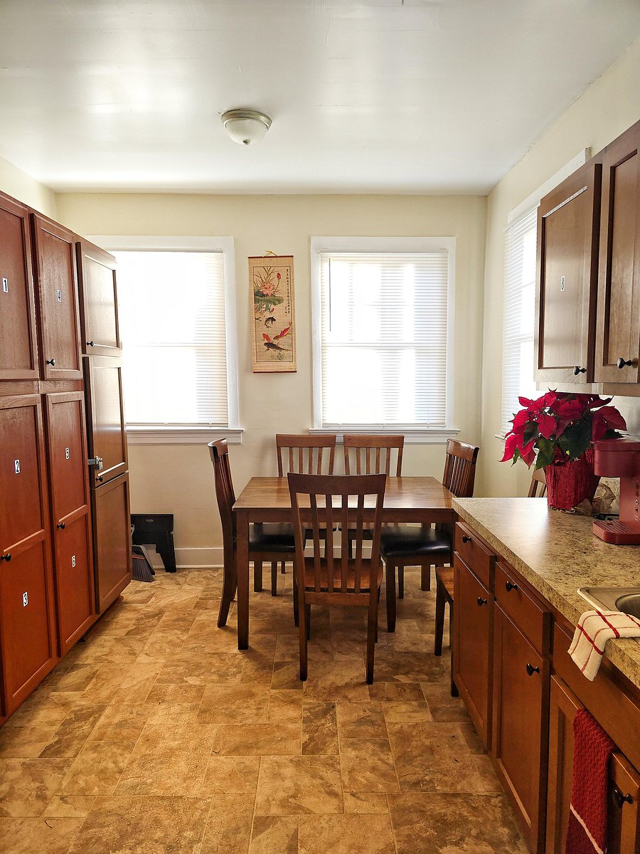 Spacious kitchen that comes fully equipped.