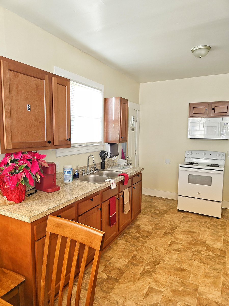 Spacious kitchen that comes fully equipped.