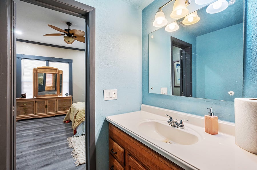 Bathroom in Bedroom 1