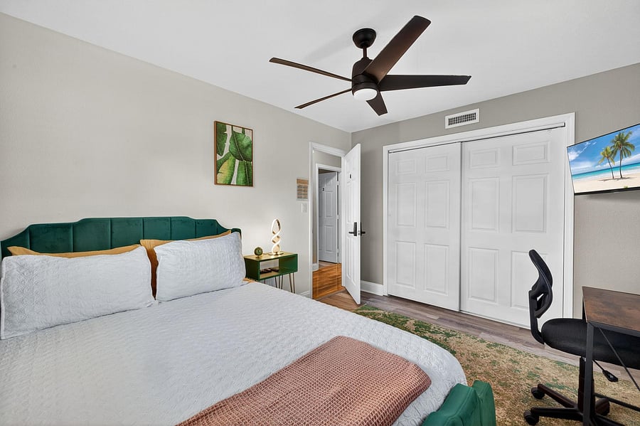 Bedroom 4 with a Queen-Size Bed
