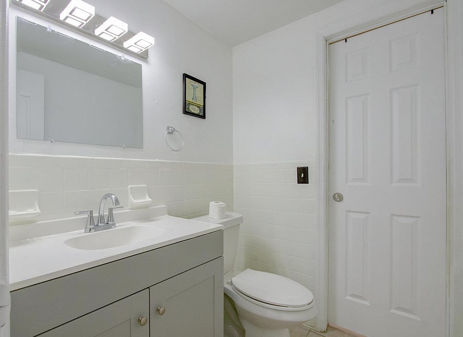 Bath 2 - Toilet & Vanity