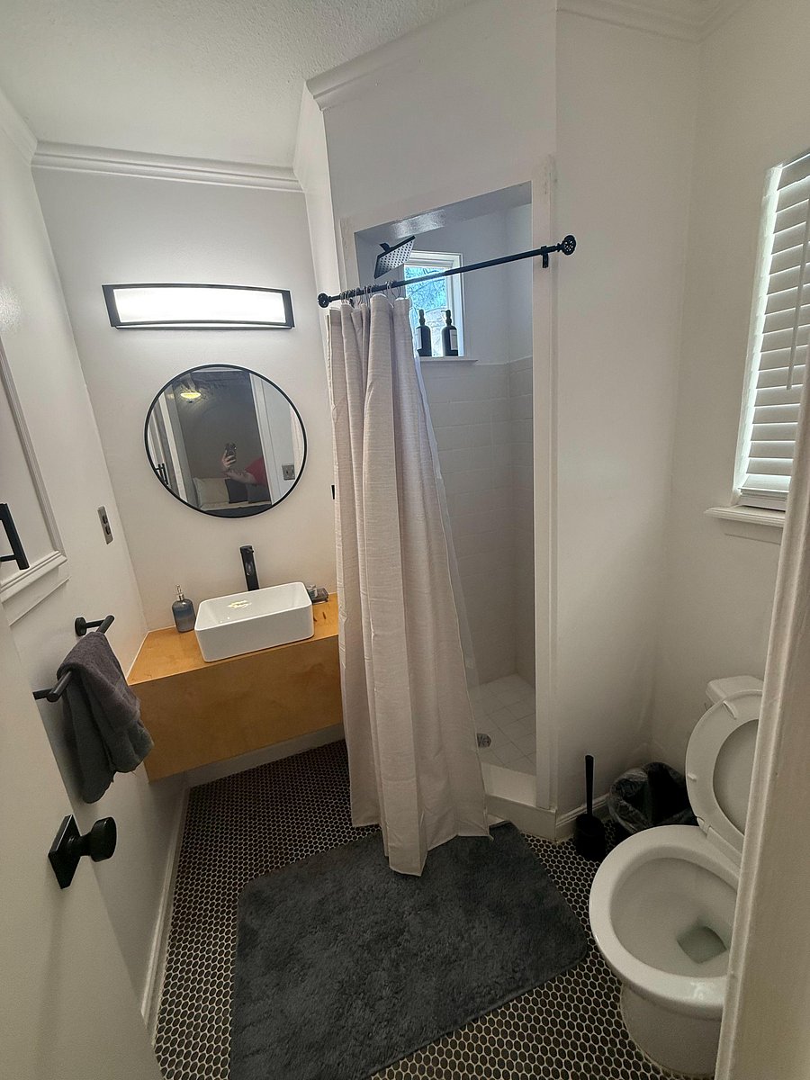 Bathroom in Master Bedroom 1