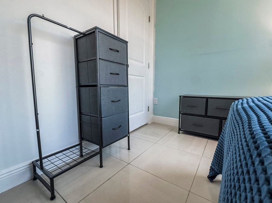 Single bed
Smart TV and Mini fridge