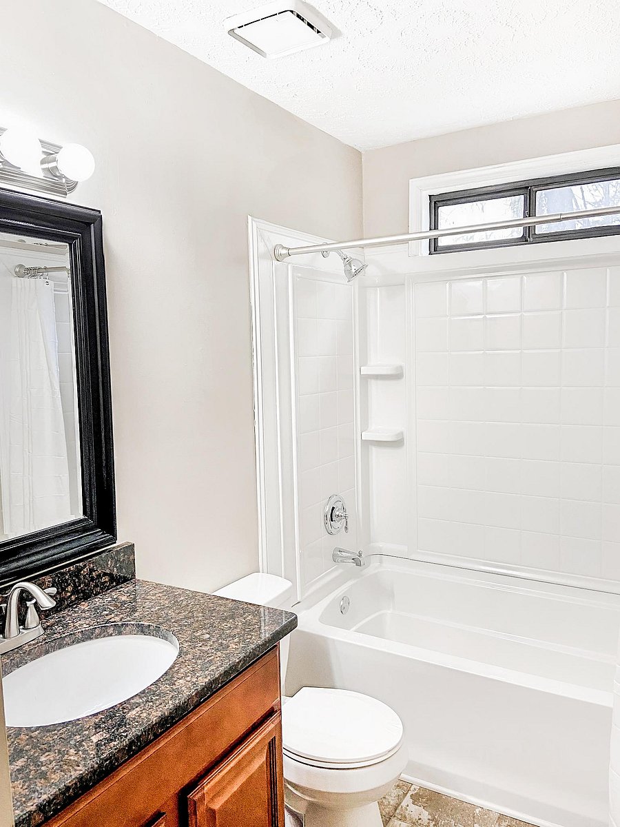 Upstairs shared bathroom