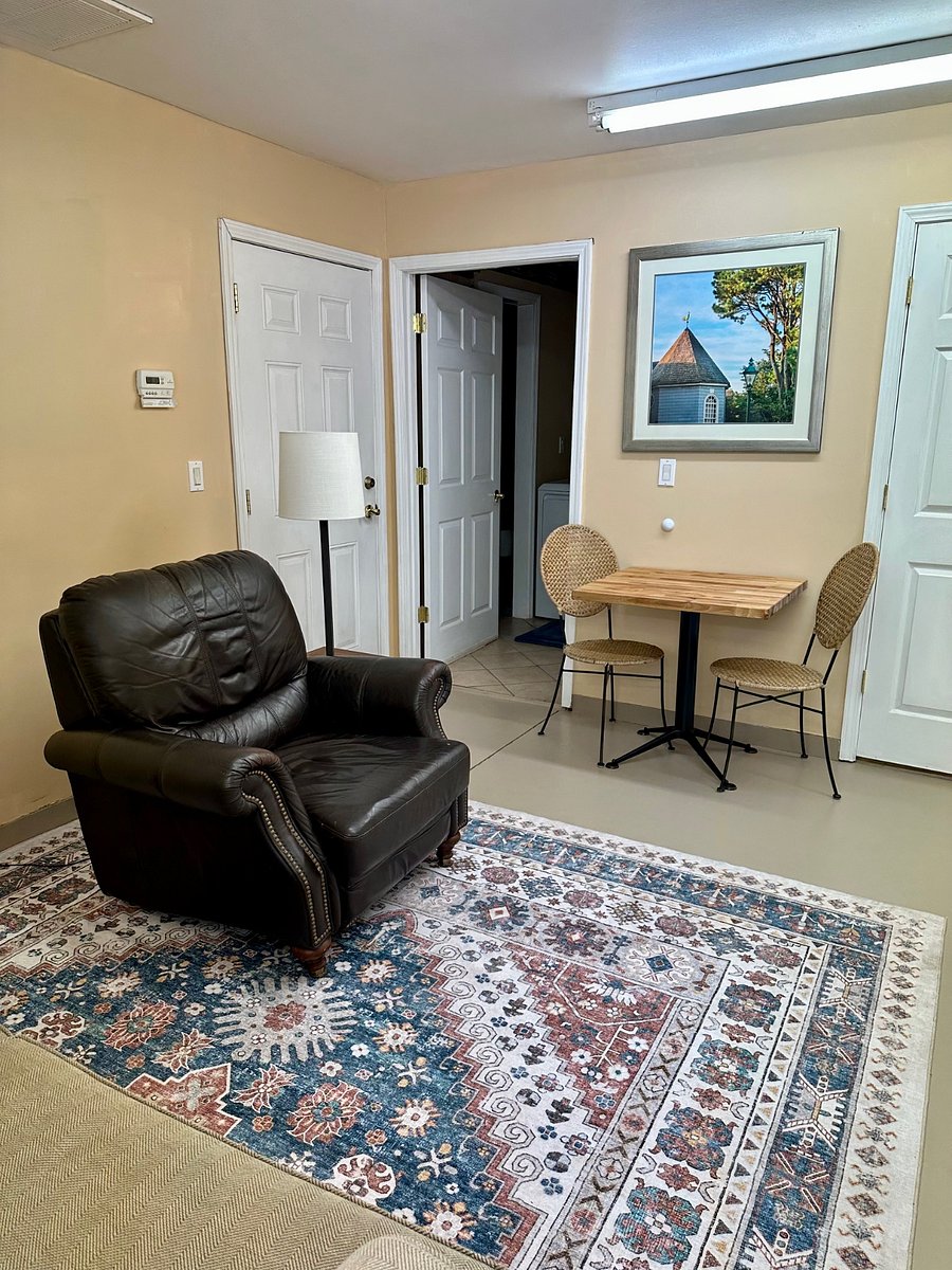 Small table & 2 chairs. 