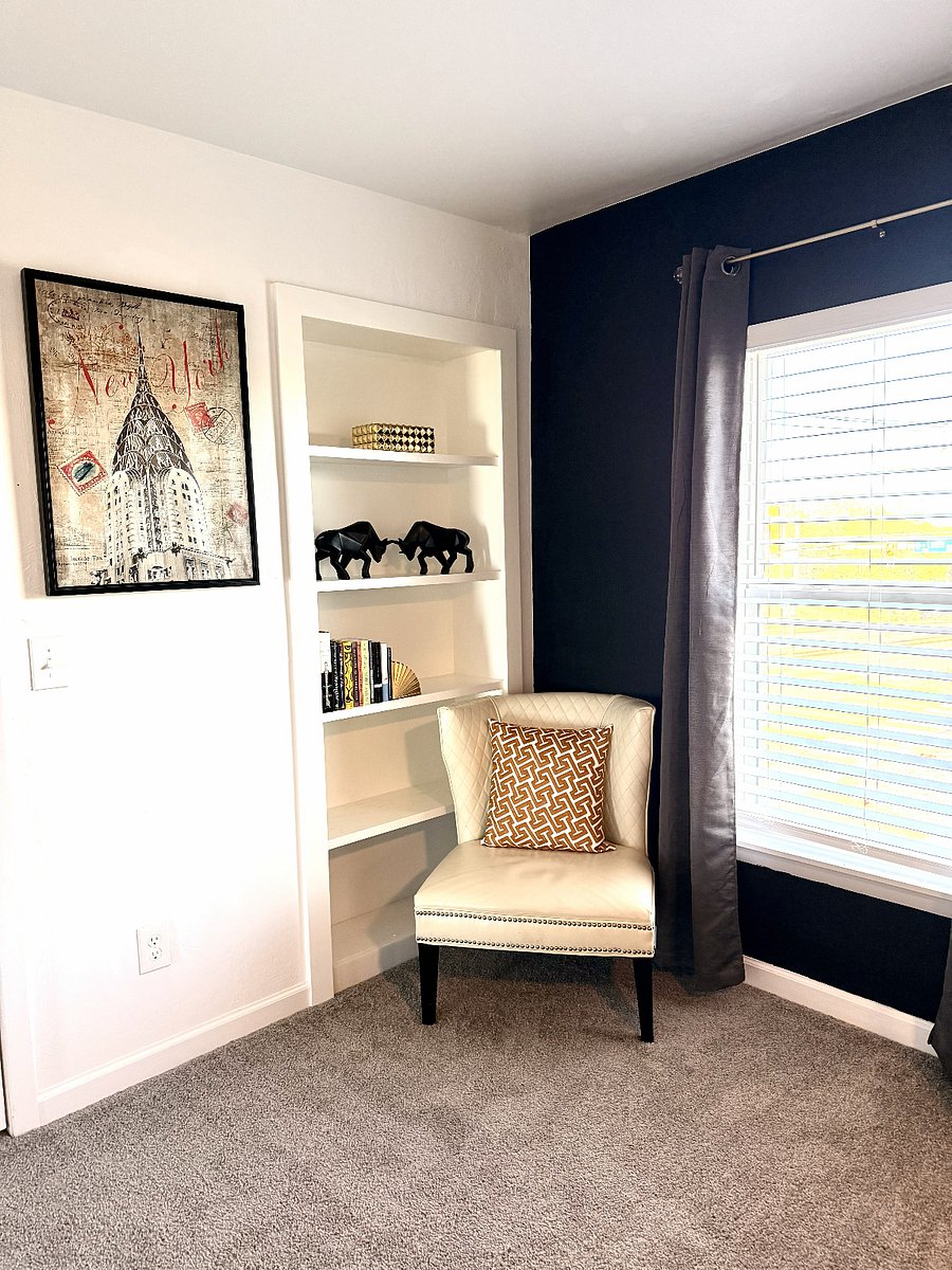 Interior Amenity - Master Bedroom Reading Area with Books