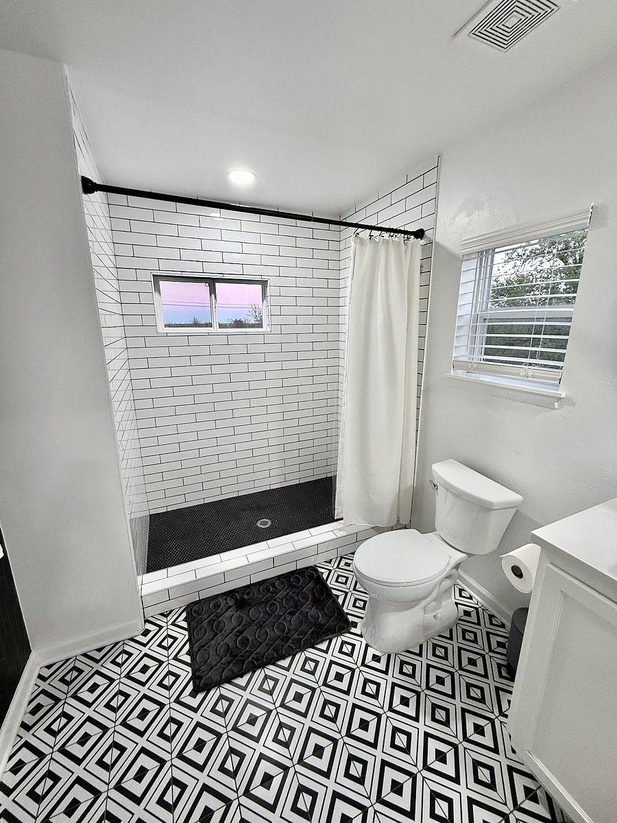 Master Bedroom En-Suite Full Bathroom - Shower Only & 1 large walk-in closet
