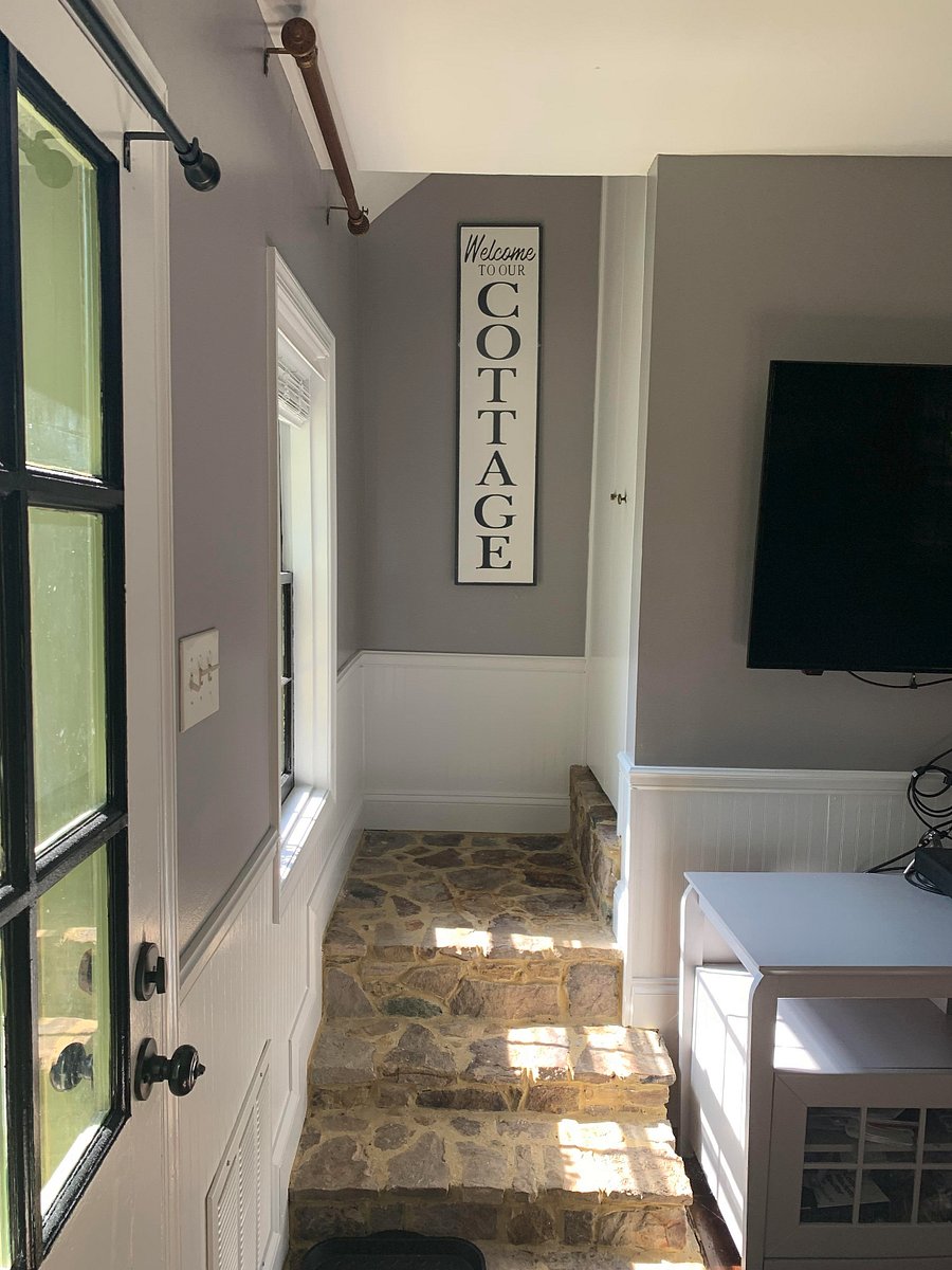 Living Area/Stairwell to loft