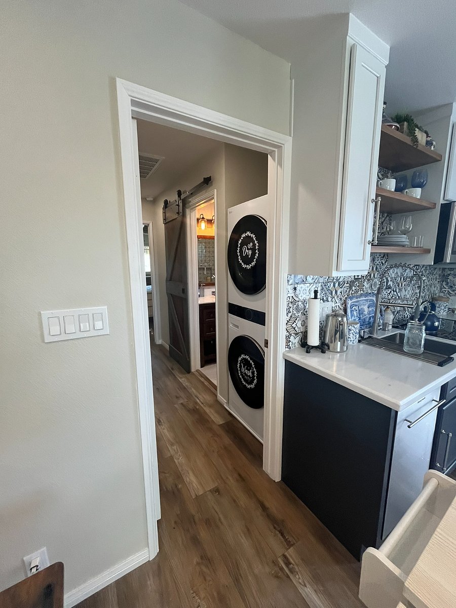 In-unit washer & dryer.