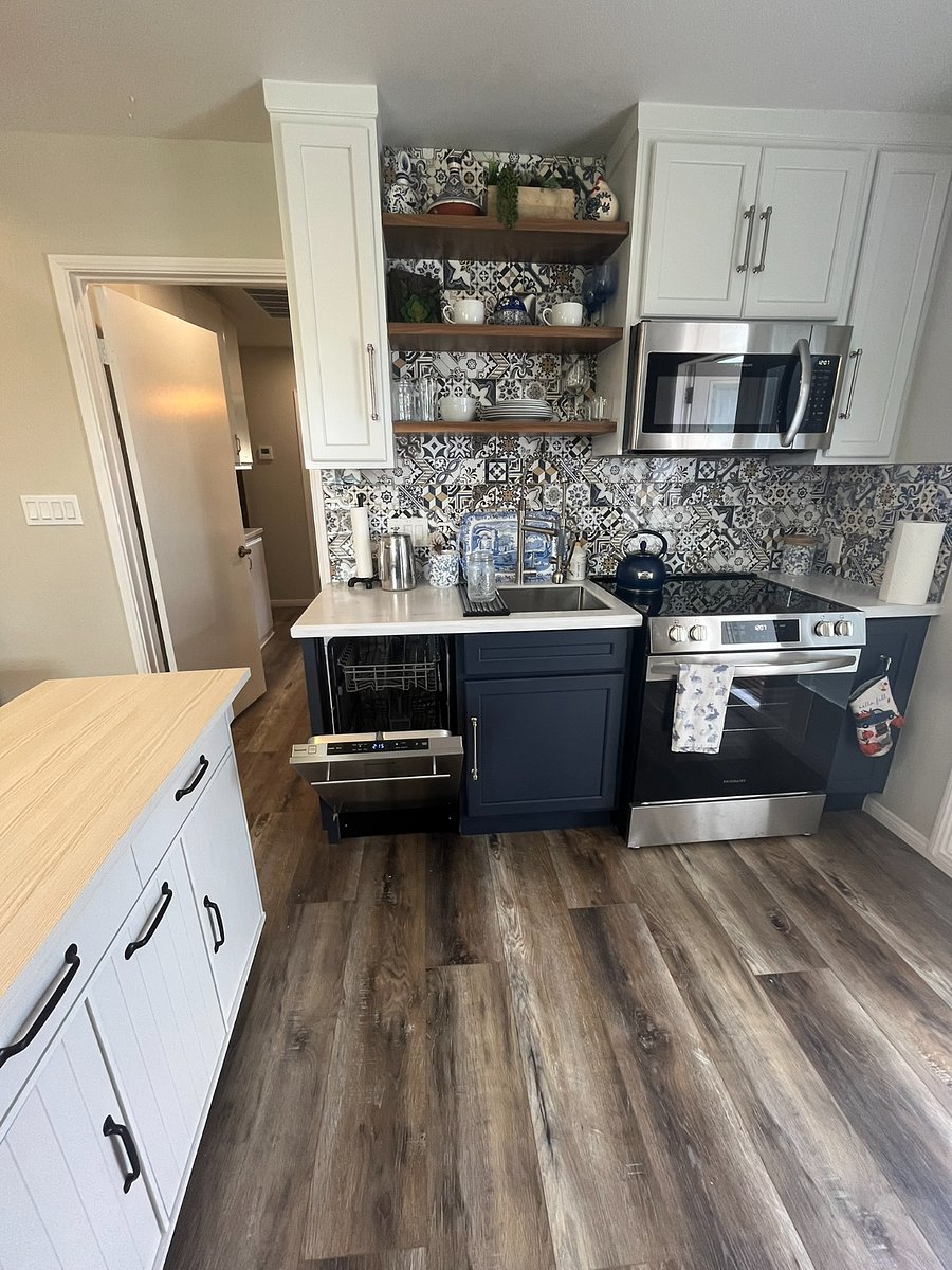 fully equipped with kitchen with dishwasher, microwave, 30 induction stove.