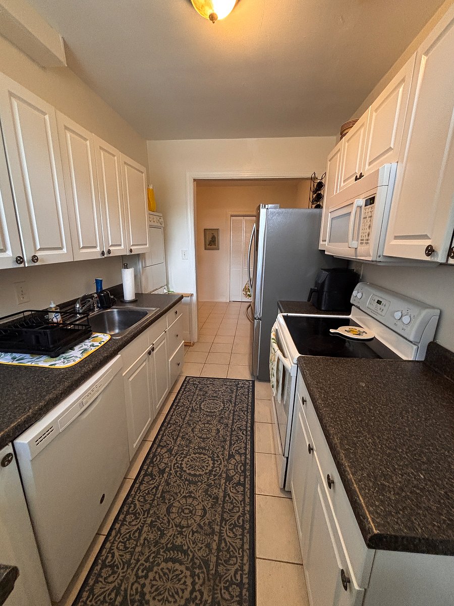 galley kitchen, fullsize