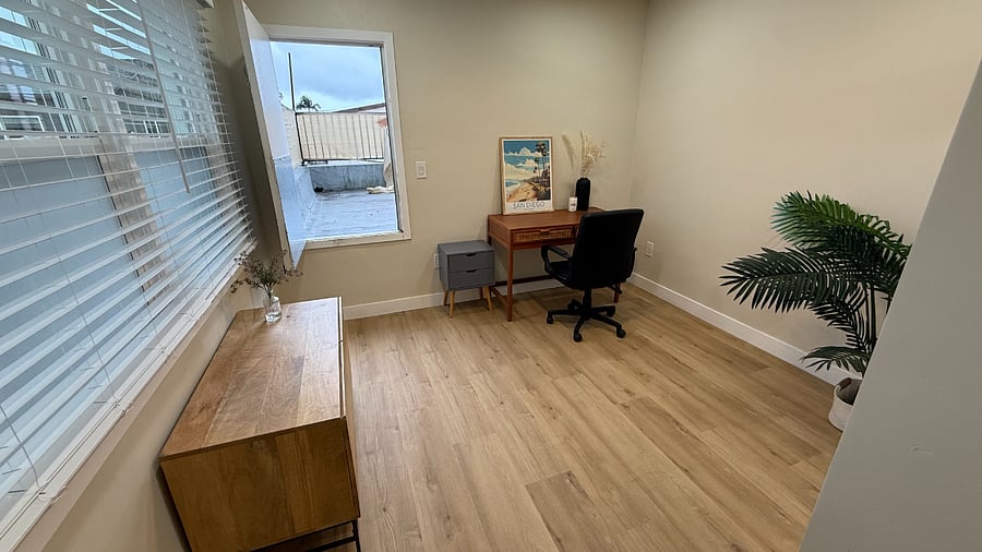2nd bedroom -- can be set up as full bed or office depending on needs