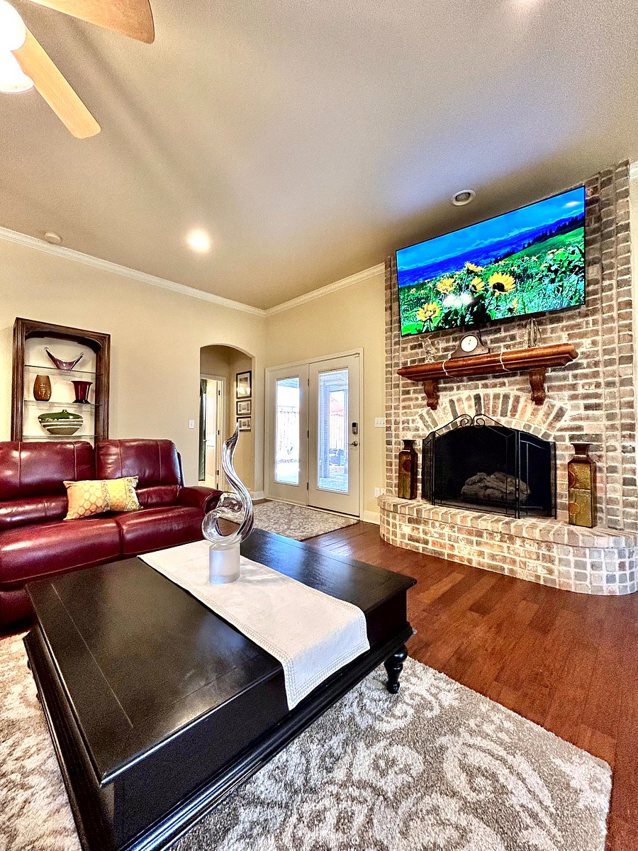 Living Room With 75" Smart TV