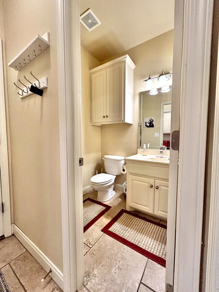 1/2 Bath
