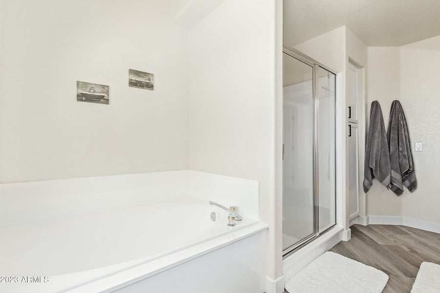 Bathtubs and showers