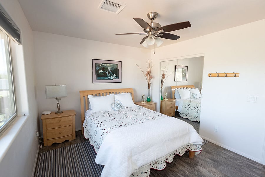 2nd bedroom 10x12 w TV