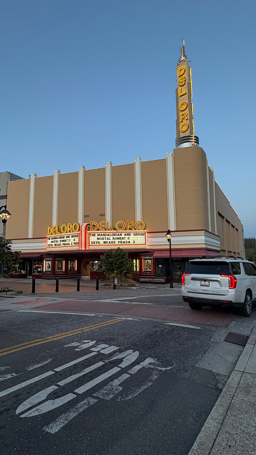 5 minute walk to the movie theater, restaurants, shops, events and grocery store!