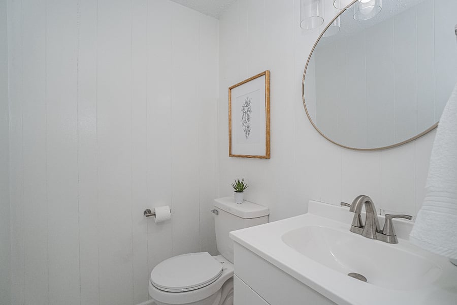 Half bath in Bedroom 1 suite
