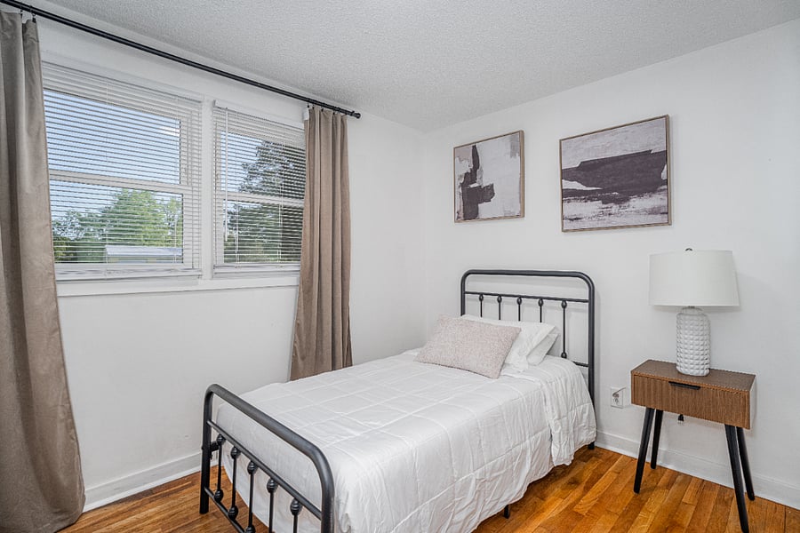 Bedroom 3 with twin bed