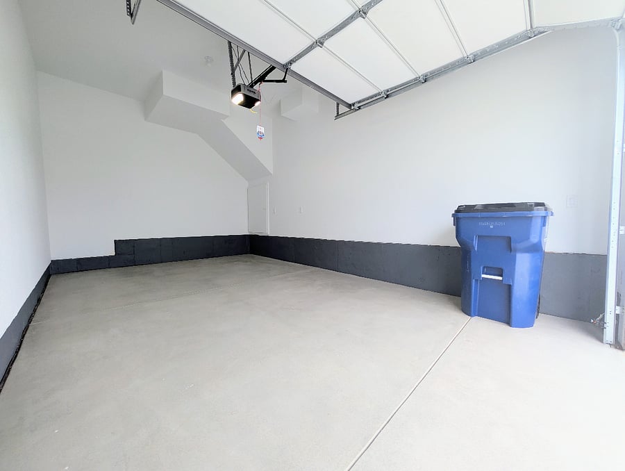 Attached Garage 