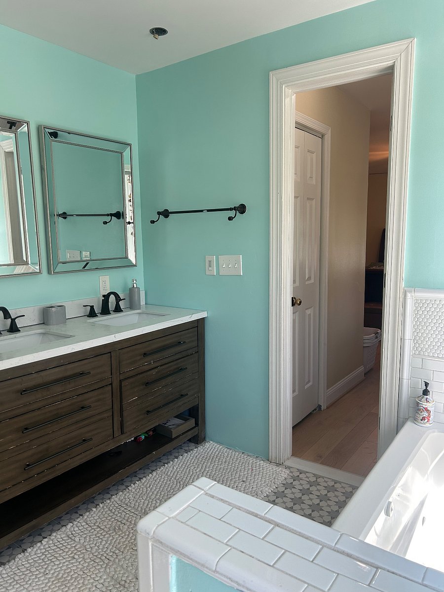 Upper Level Master Bath
