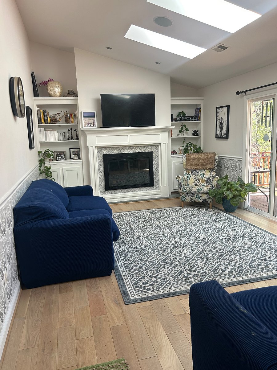 Ground Level Family Room w Gas Fireplace