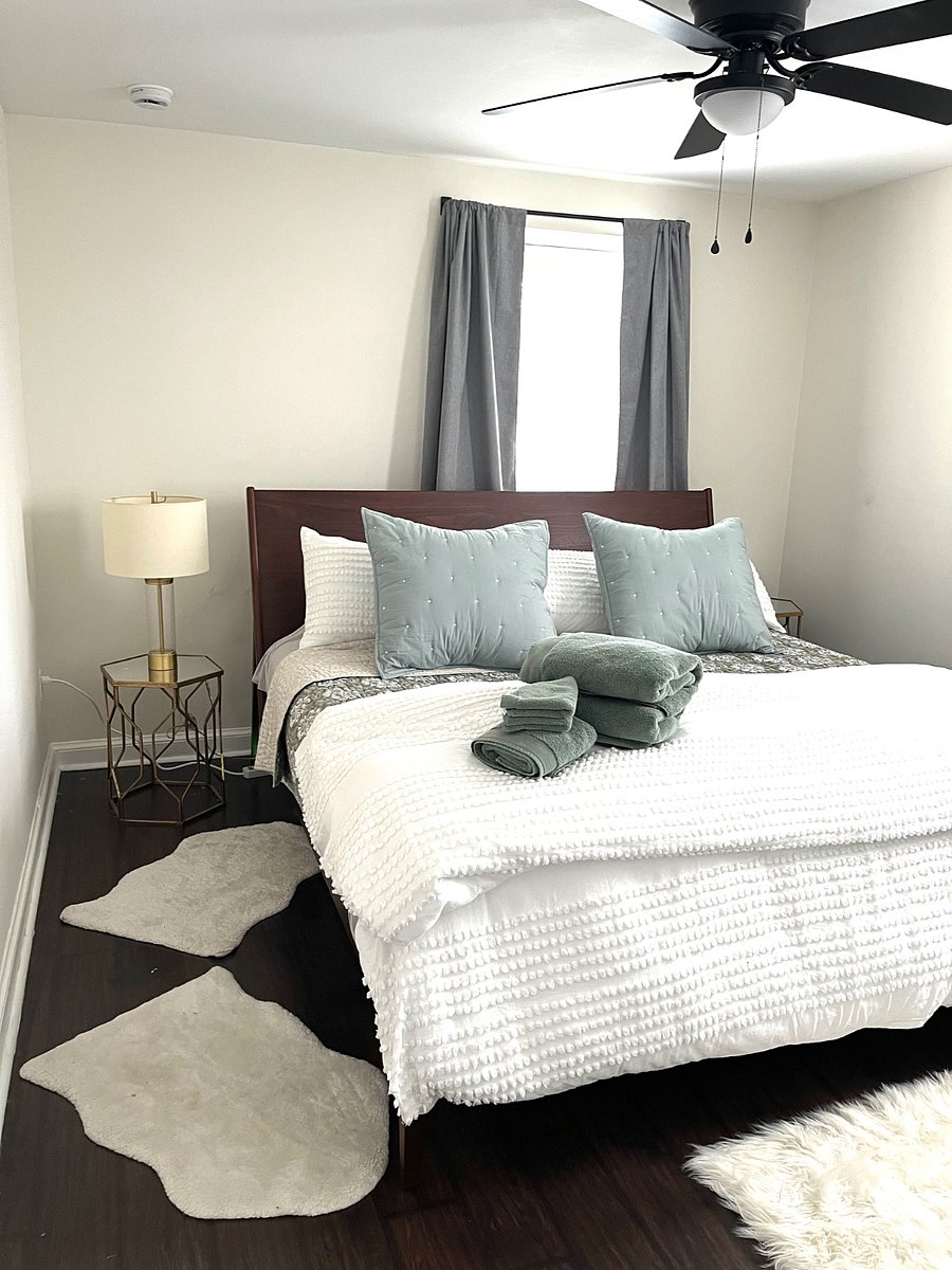 Cozy - Master Bedroom - King Master Bedroom