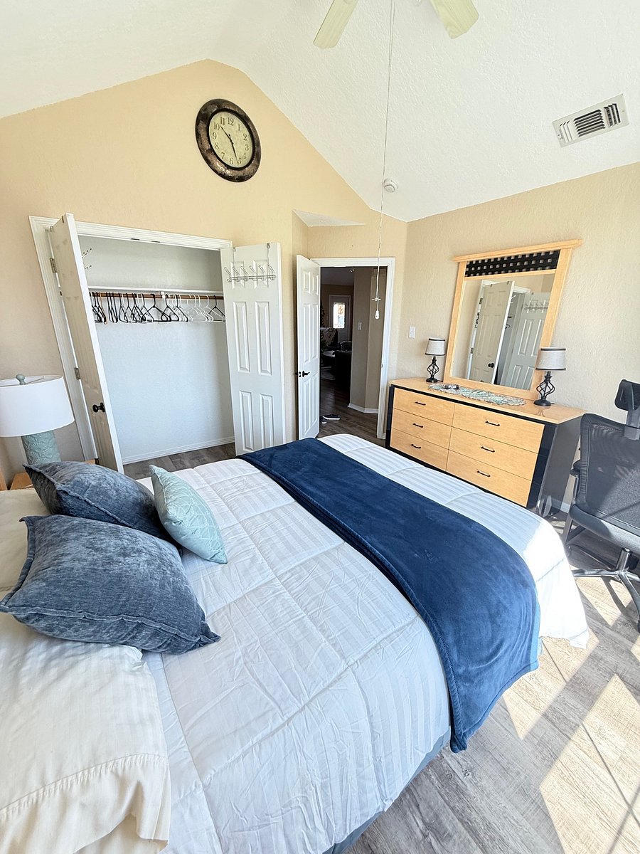 Bedroom for rent.  View of empty closet and drawer space.