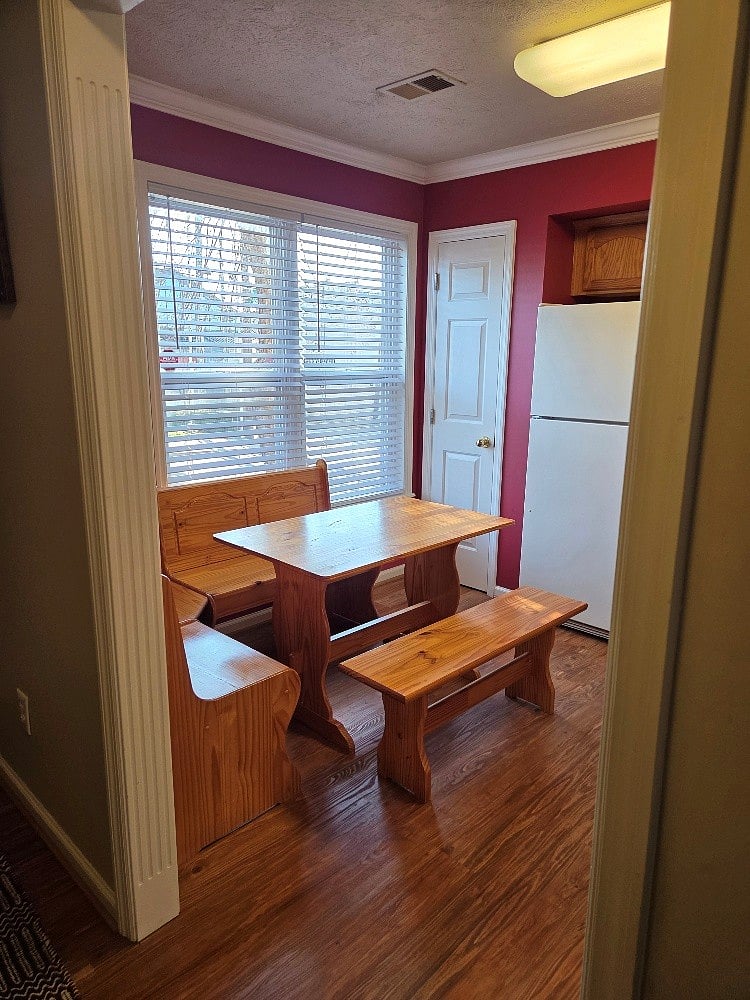 Dining area in kitchen