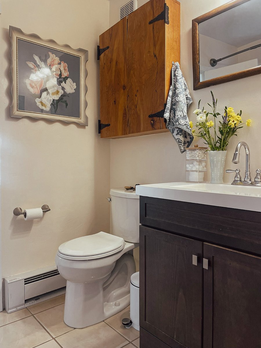 Plenty of bathroom storage