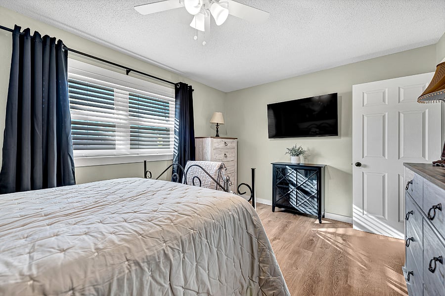 Mattress in both bedrooms are new, super compfy, Sony smart tv in bedroom and living room, mounted on walls.