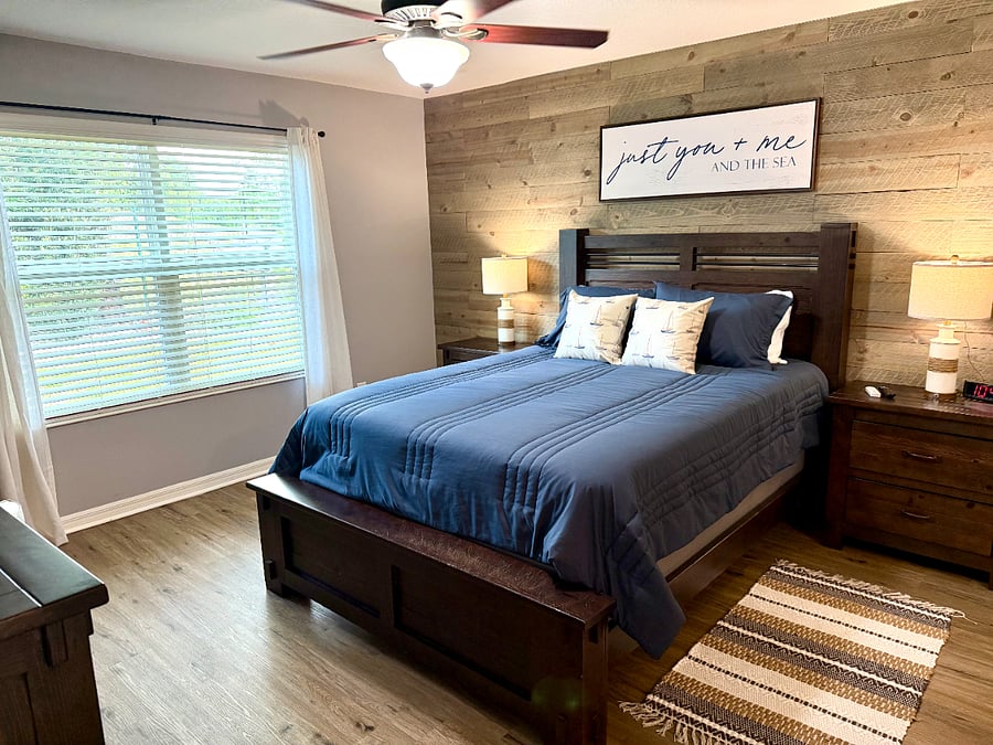 Master Bedroom - Queen - Flat Screen TV, Dresser, Walk-in Closet & Ensuite Bathroom
