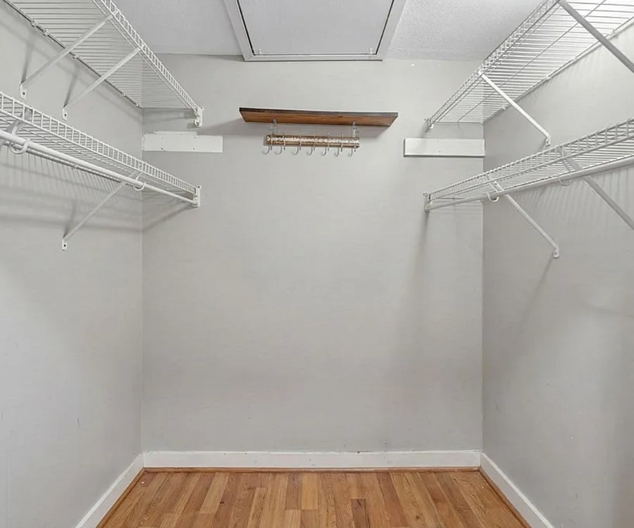 Walk-in Closet