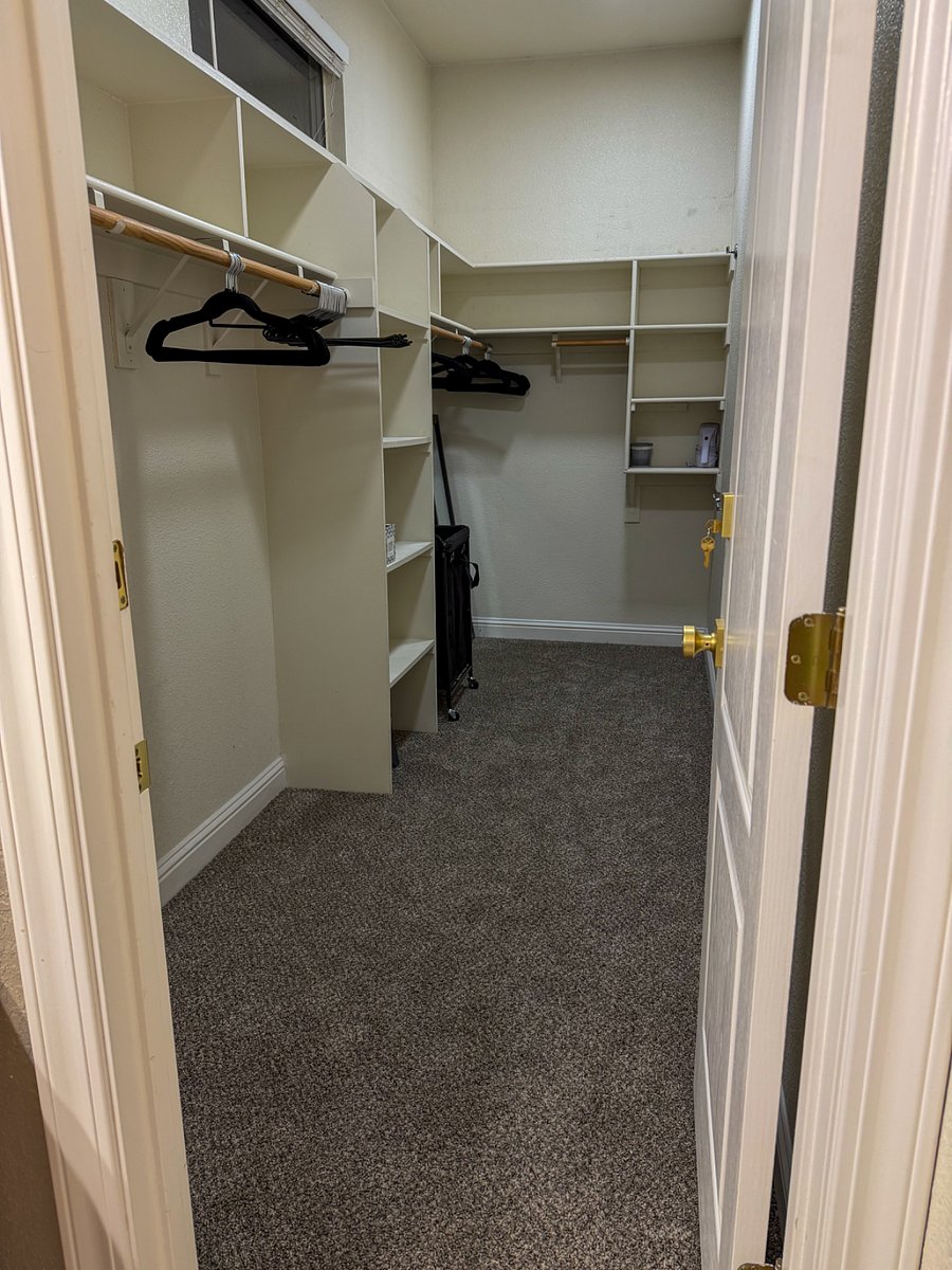 Main bedroom walk-in closet