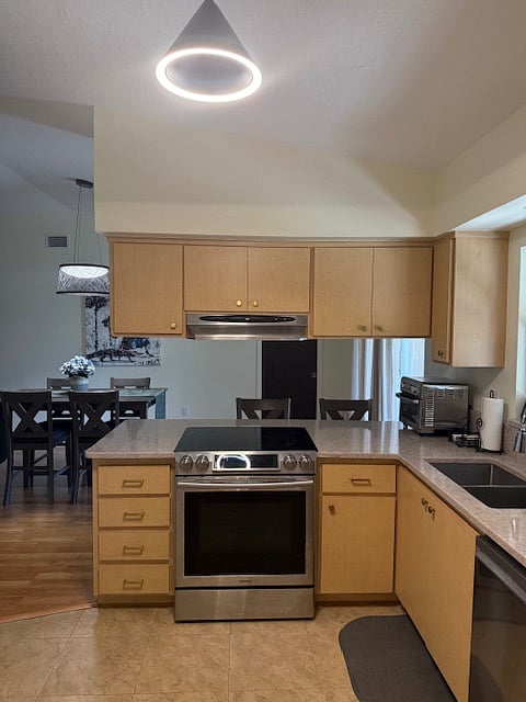Furnished Finder property 985153_1 photo 15