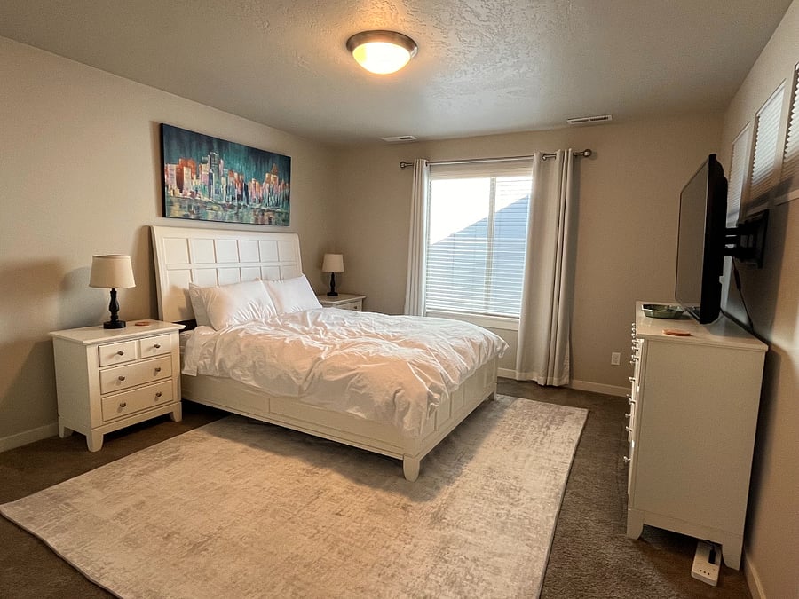 Upstairs Bedroom- Queen adjustable base, Tempur Pedic