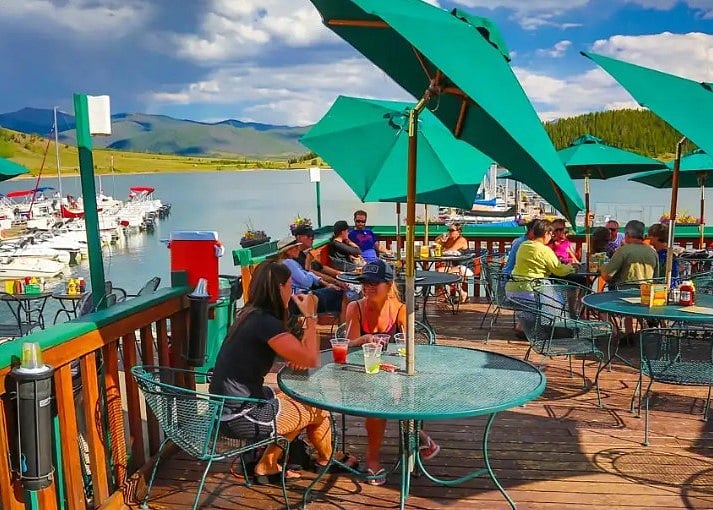 Lakeside Restaurant- 5 Minute Walk!