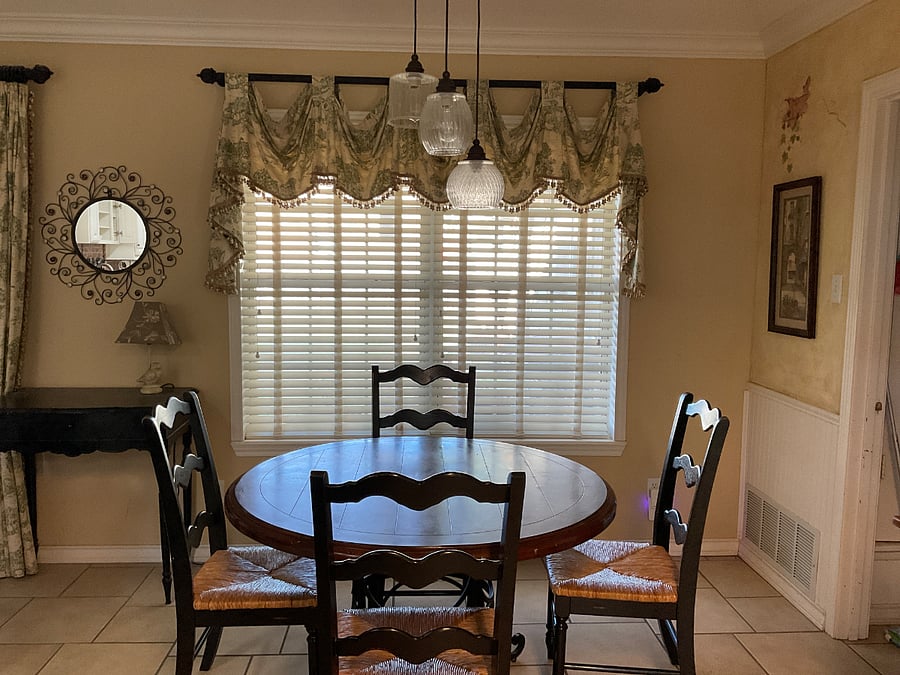 Breakfast table 