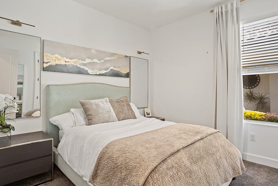 Guest bedroom (TV)