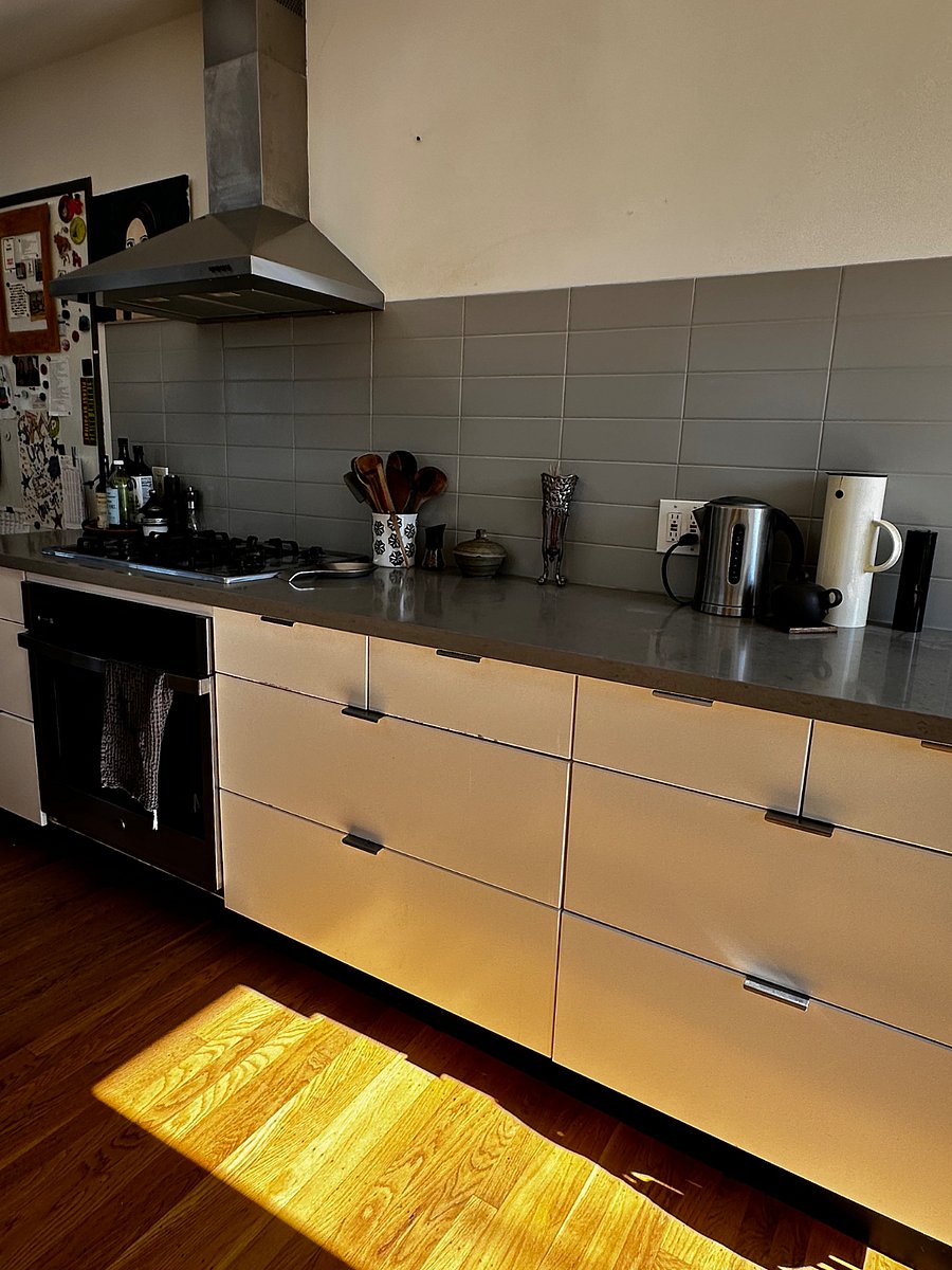 Electric oven with gas stove top.