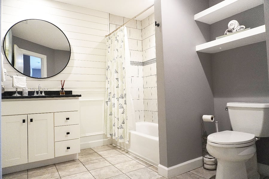 Upper level full bathroom