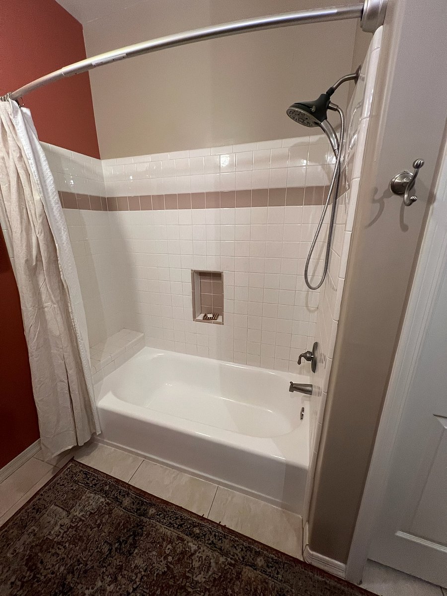 primary suite tub and shower