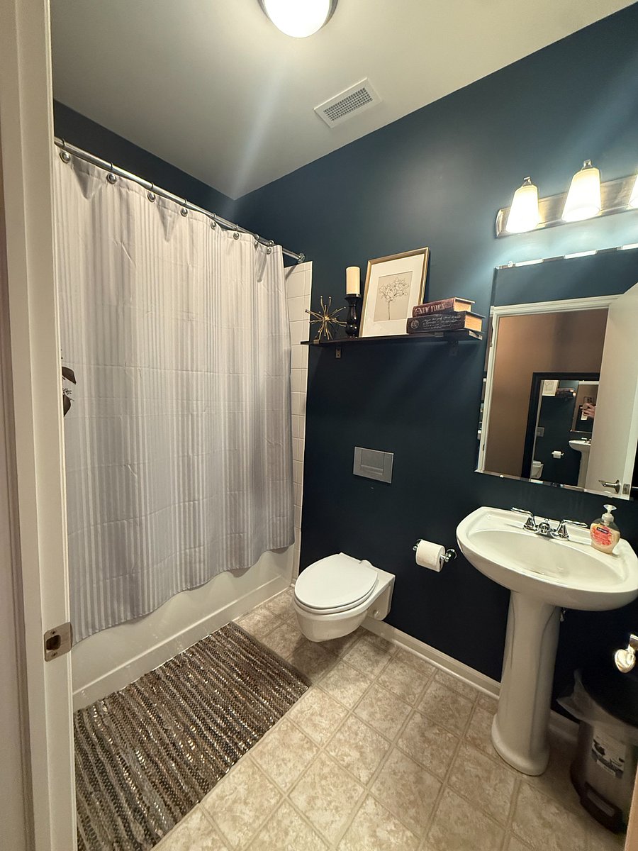 Second full bath with tub