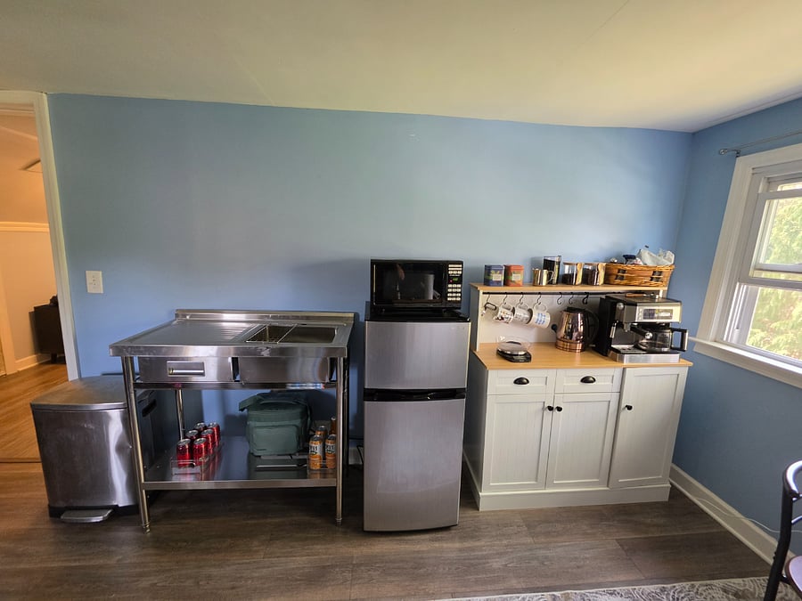 Kitchenette, fridge, oven, sink, hotplate, coffee pot, pots/pans/dishware provided