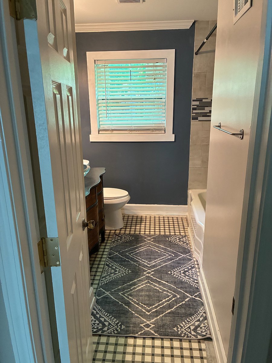 Entryway to hall bath