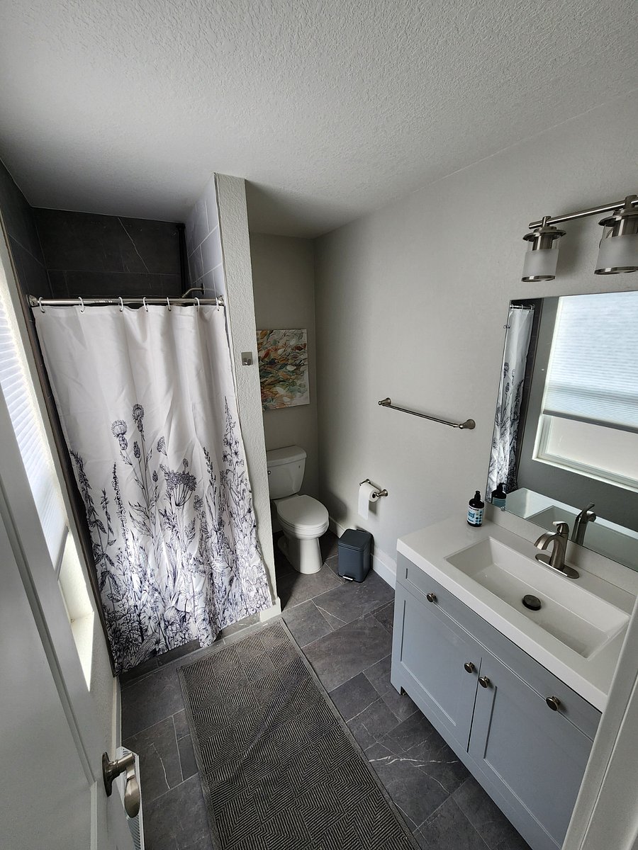 Primary 3/4 Private Bathroom