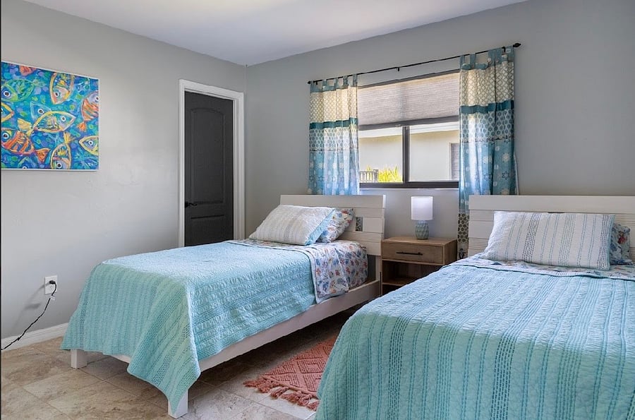 3rd Bedroom with 2 Twin Sealy Mattress Beds, Walk-In Closet (pack and play and Kids Toys available)