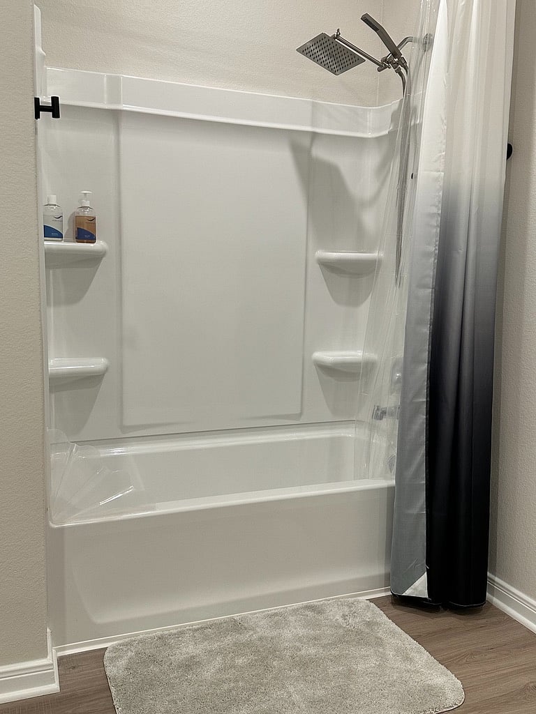 Main Suite Full Bath